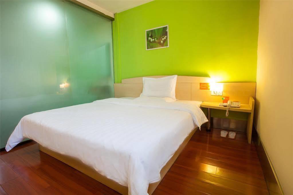 7 Days Inn Shanghai Xujiahui Caobao Road Subway Station Branch Xangai Exterior foto