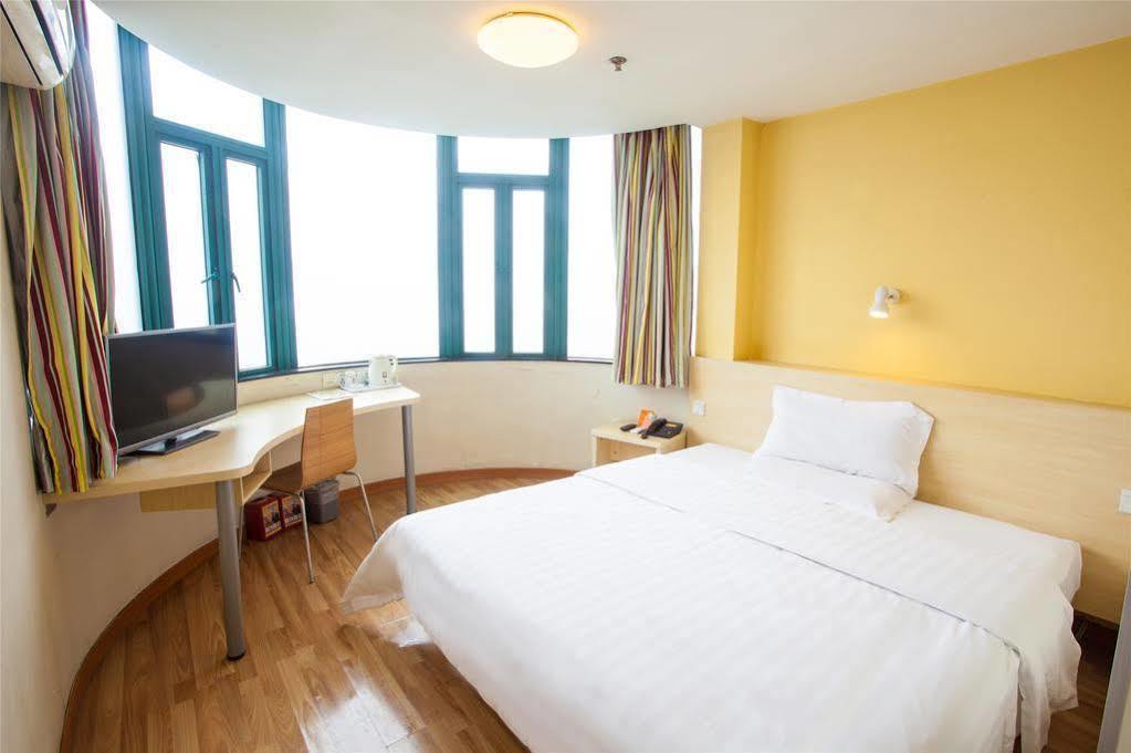 7 Days Inn Shanghai Xujiahui Caobao Road Subway Station Branch Xangai Exterior foto