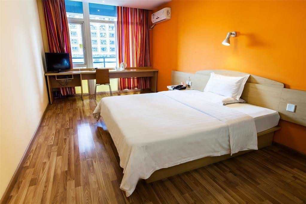 7 Days Inn Shanghai Xujiahui Caobao Road Subway Station Branch Xangai Exterior foto