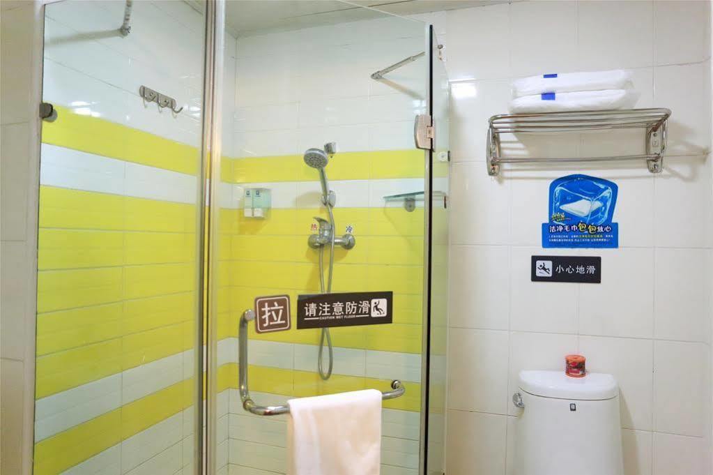 7 Days Inn Shanghai Xujiahui Caobao Road Subway Station Branch Xangai Exterior foto