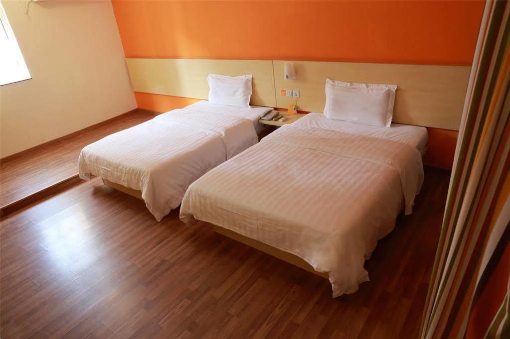 7 Days Inn Shanghai Xujiahui Caobao Road Subway Station Branch Xangai Exterior foto