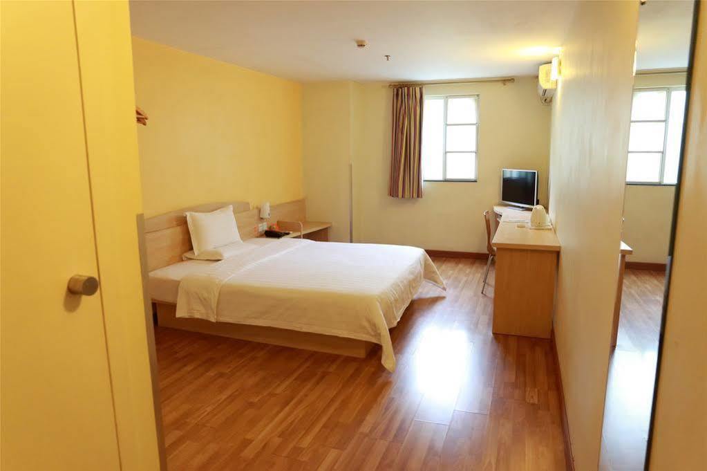 7 Days Inn Shanghai Xujiahui Caobao Road Subway Station Branch Xangai Exterior foto