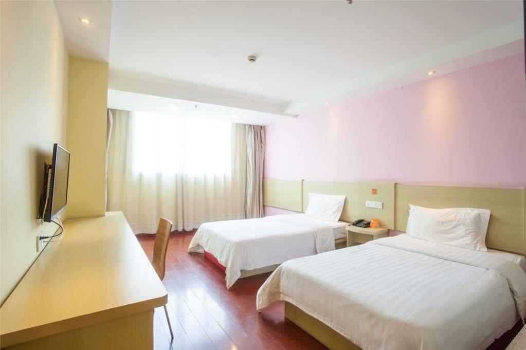 7 Days Inn Shanghai Xujiahui Caobao Road Subway Station Branch Xangai Exterior foto